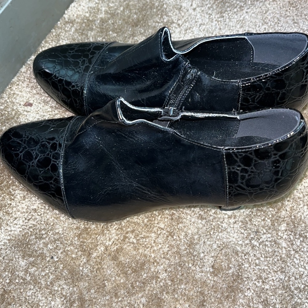 Monroe and Main Ankle Boots - Picture 3 of 5